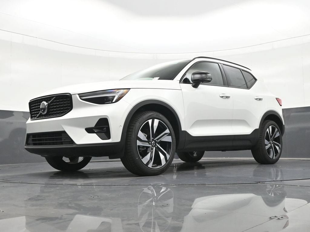 New 2026 Volvo XC40 B5 Plus w/ Climate Package AWD/4WD image 17