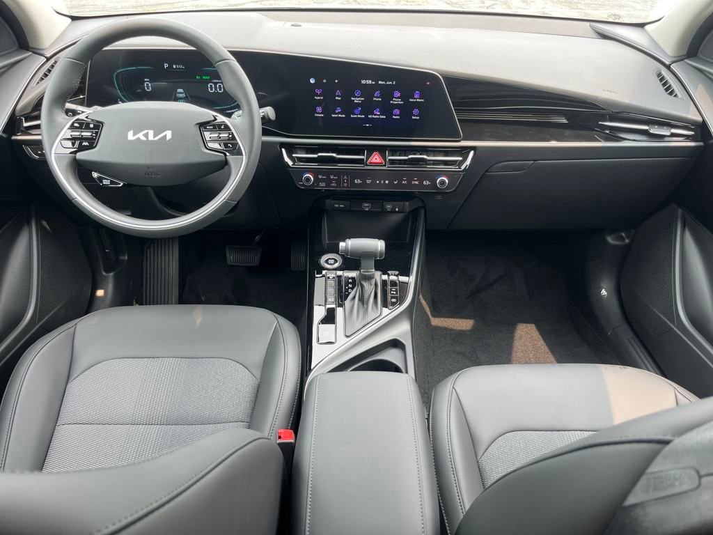 New 2025 Kia Niro EX image 17