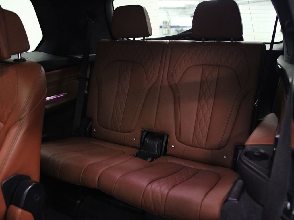 Used 2023 BMW X7 xDrive40i w/ Executive Package image 21