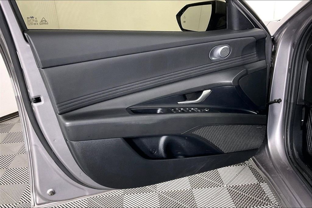 Used 2024 Hyundai Elantra Limited image 25