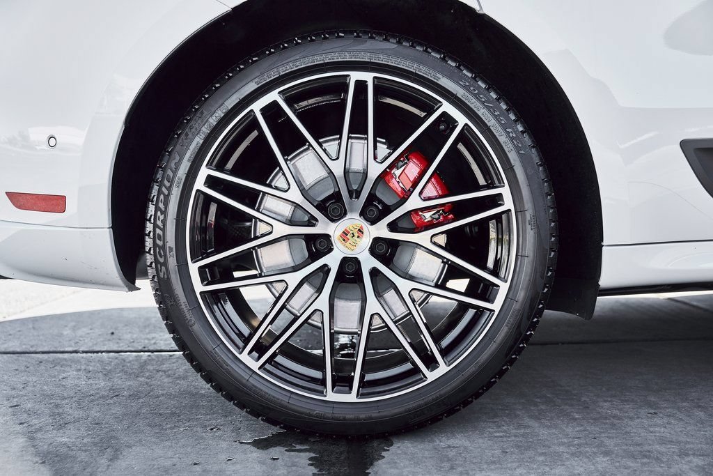 Used 2025 Porsche Macan GTS AWD/4WD image 23