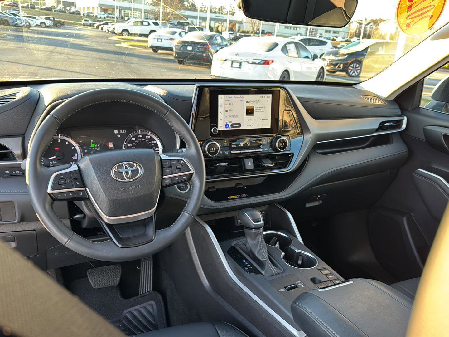 Certified 2025 Toyota Highlander XLE image 16