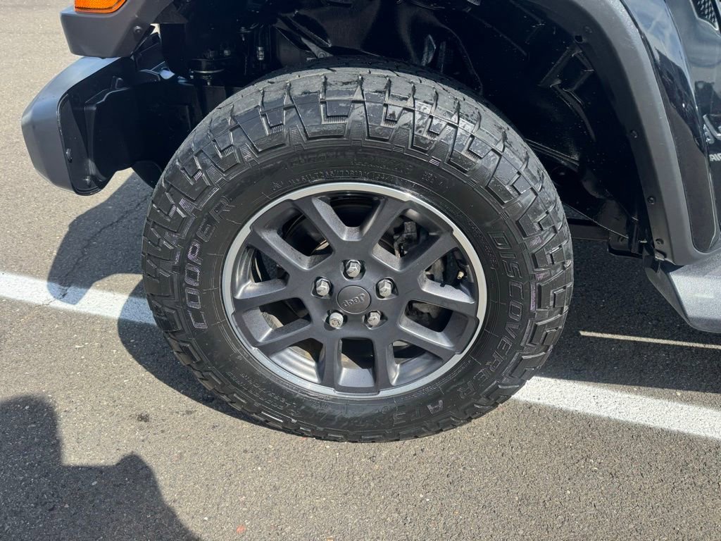 Used 2020 Jeep Gladiator Overland AWD/4WD image 19