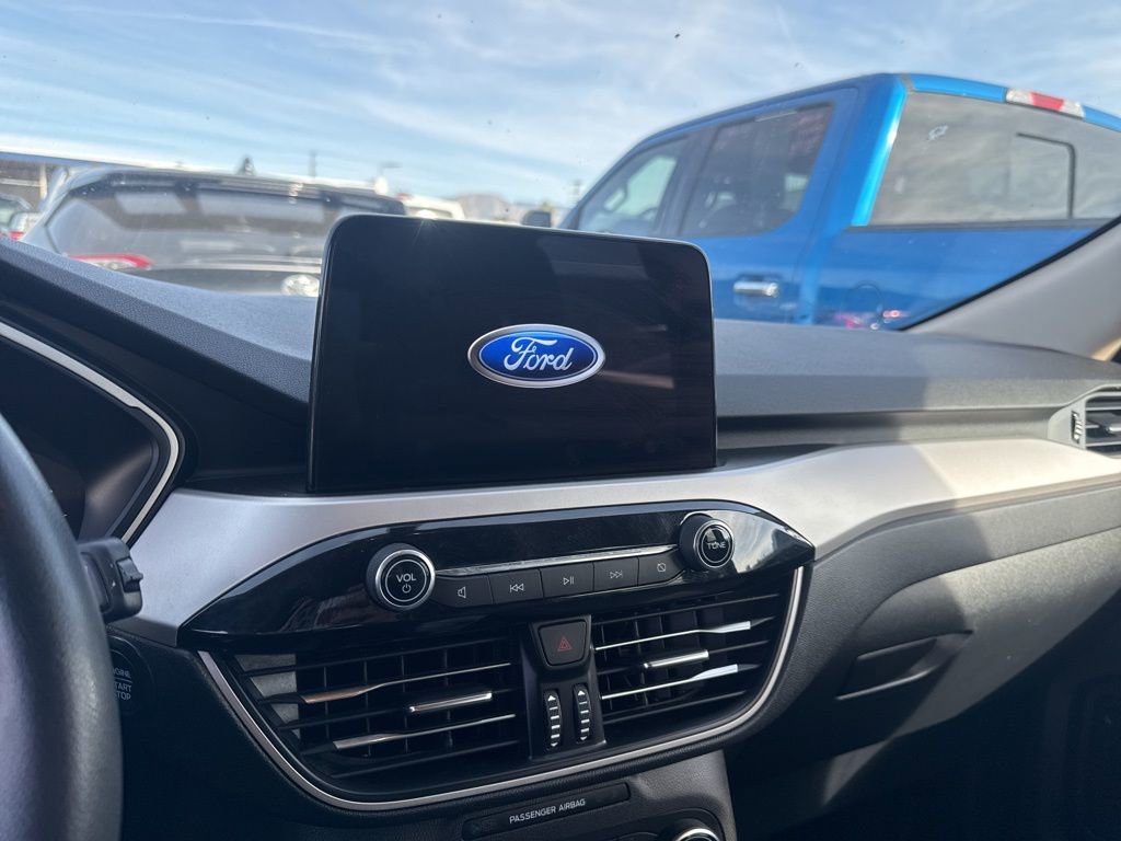 Used 2020 Ford Escape SE image 12