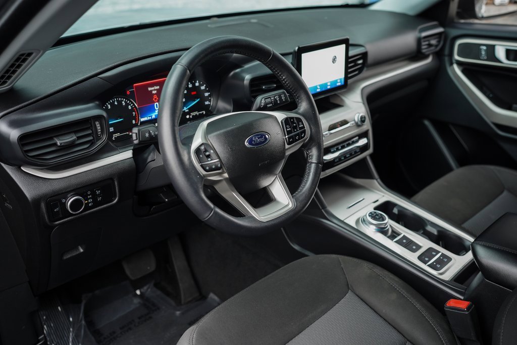 Used 2023 Ford Explorer XLT image 19