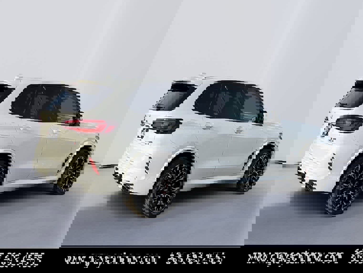 Used 2023 BMW X5 M w/ Executive Package image 3