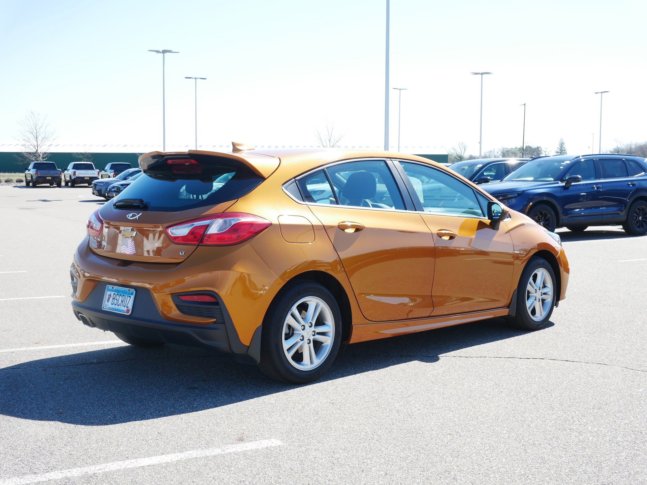 Used 2017 Chevrolet Cruze LT w/ Sun And Sound Package FWD image 4