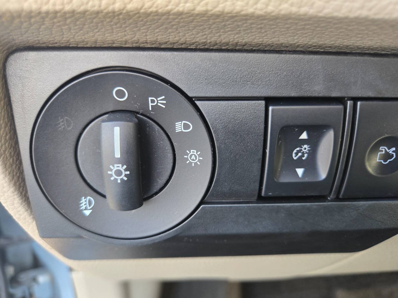 Used 2010 Ford Fusion Hybrid FWD image 17