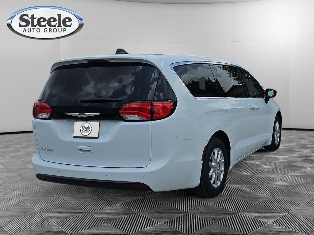 New 2025 Chrysler Voyager LX image 5