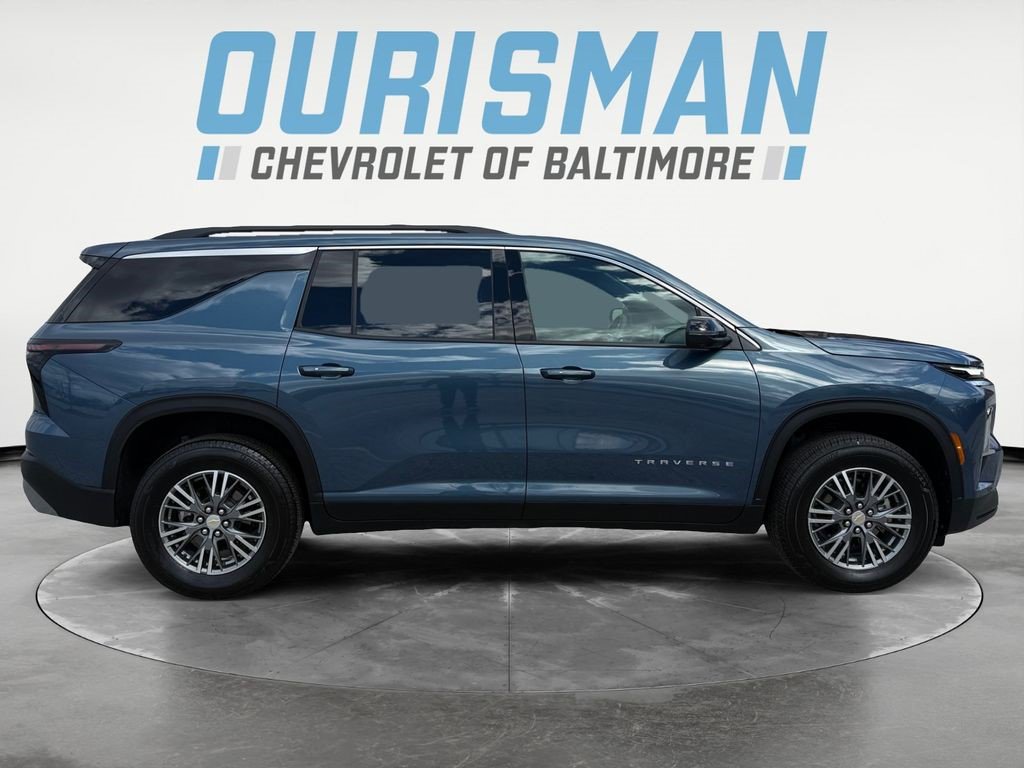 Certified 2025 Chevrolet Traverse LT w/ Driver Confidence Package FWD image 6
