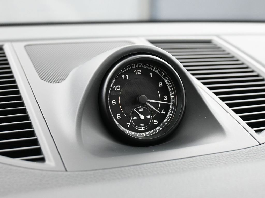 Certified 2025 Porsche Macan image 20