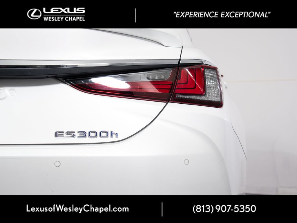 Used 2021 Lexus ES 300h Ultra Luxury w/ Accessory Package 2 FWD image 8