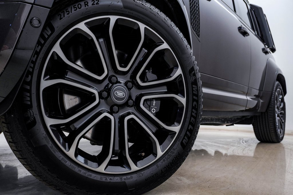 Used 2025 Land Rover Defender 110 image 5