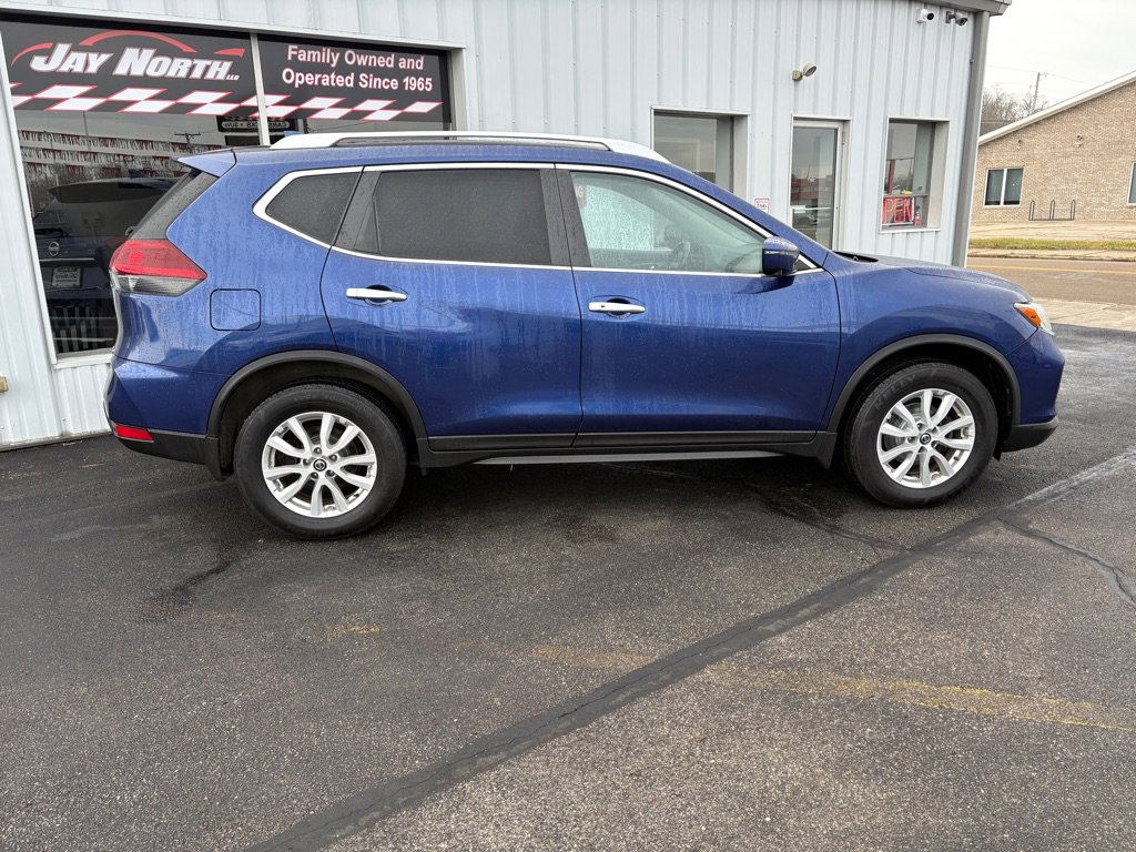 Used 2018 Nissan Rogue SV w/ Sun & Sound Touring Package image 2