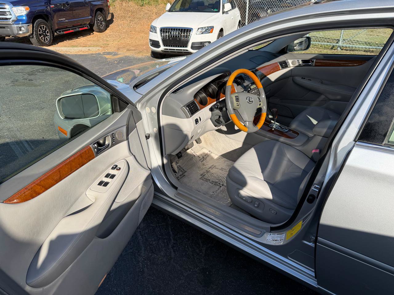 Used 2005 Lexus ES 330 FWD image 8