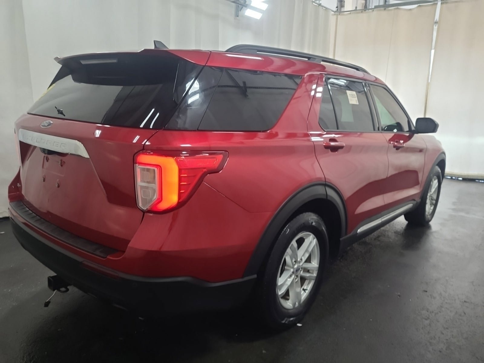 Used 2021 Ford Explorer XLT RWD image 4
