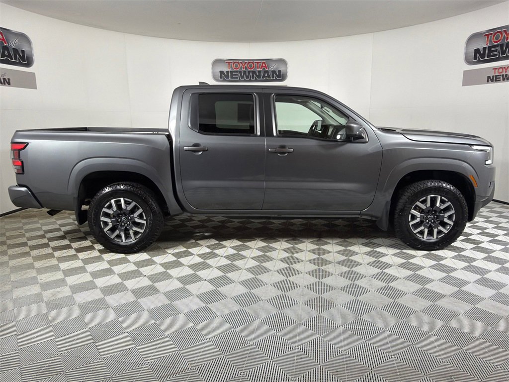 Used 2022 Nissan Frontier SV w/ SV Premium Package image 3