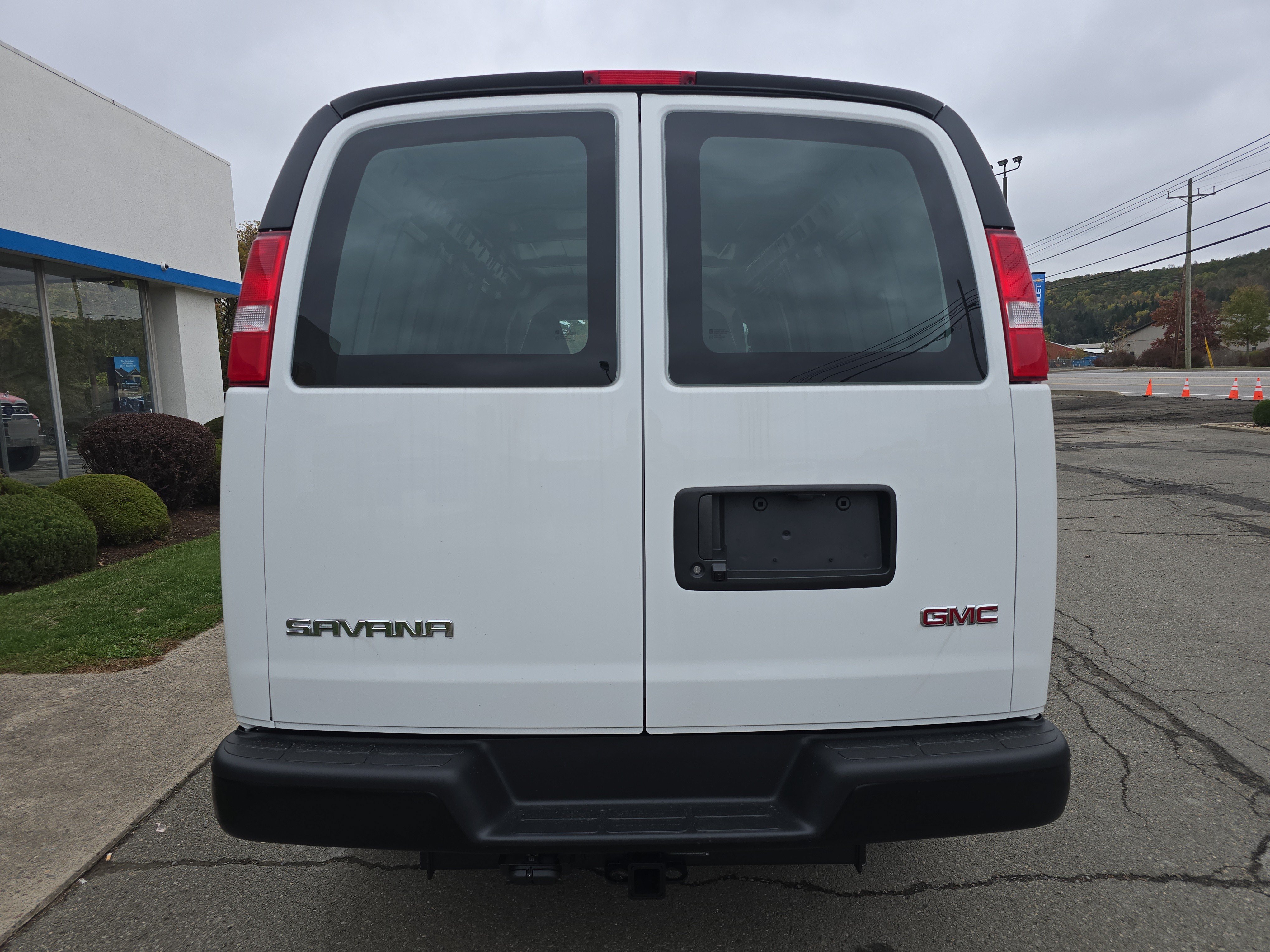 New 2025 GMC Savana 3500 Extended w/ Driver Convenience Package RWD image 4