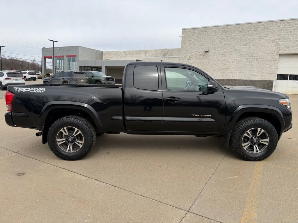 Used 2017 Toyota Tacoma TRD Sport w/ Premium & Technology Package image 6