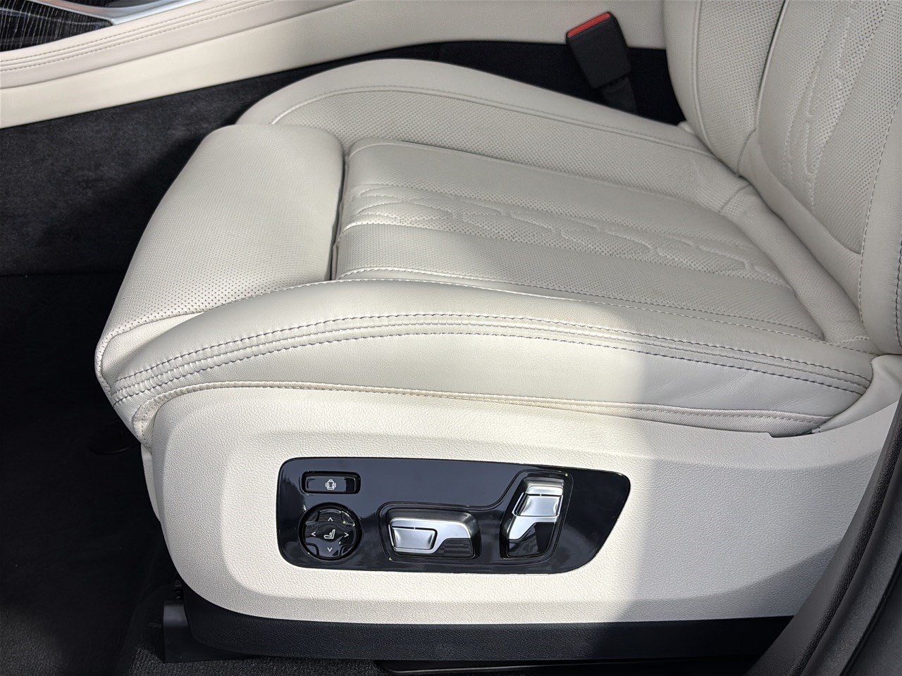 New 2027 BMW X7 xDrive40i AWD/4WD image 16