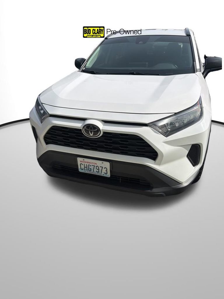 Used 2021 Toyota RAV4 LE image 1