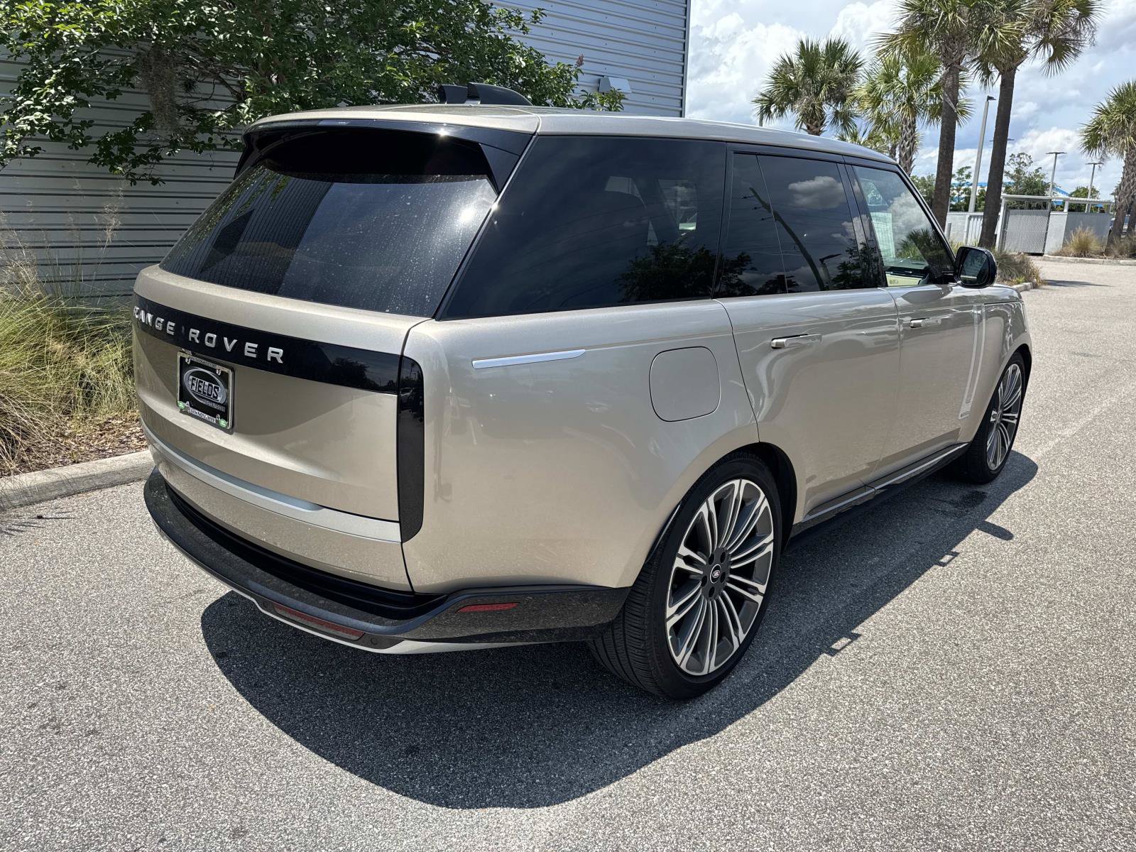 Used 2025 Land Rover Range Rover Autobiography AWD/4WD image 6