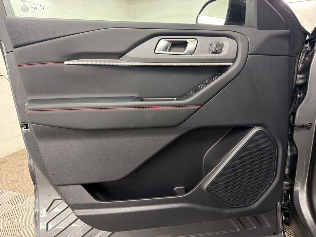 New 2026 Ford Explorer ST-Line w/ ST-Line Street Pack RWD image 15