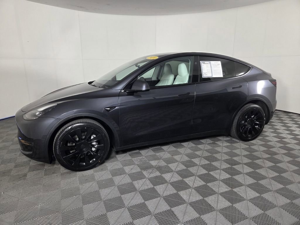 Used 2024 Tesla Model Y Long Range AWD/4WD image 9