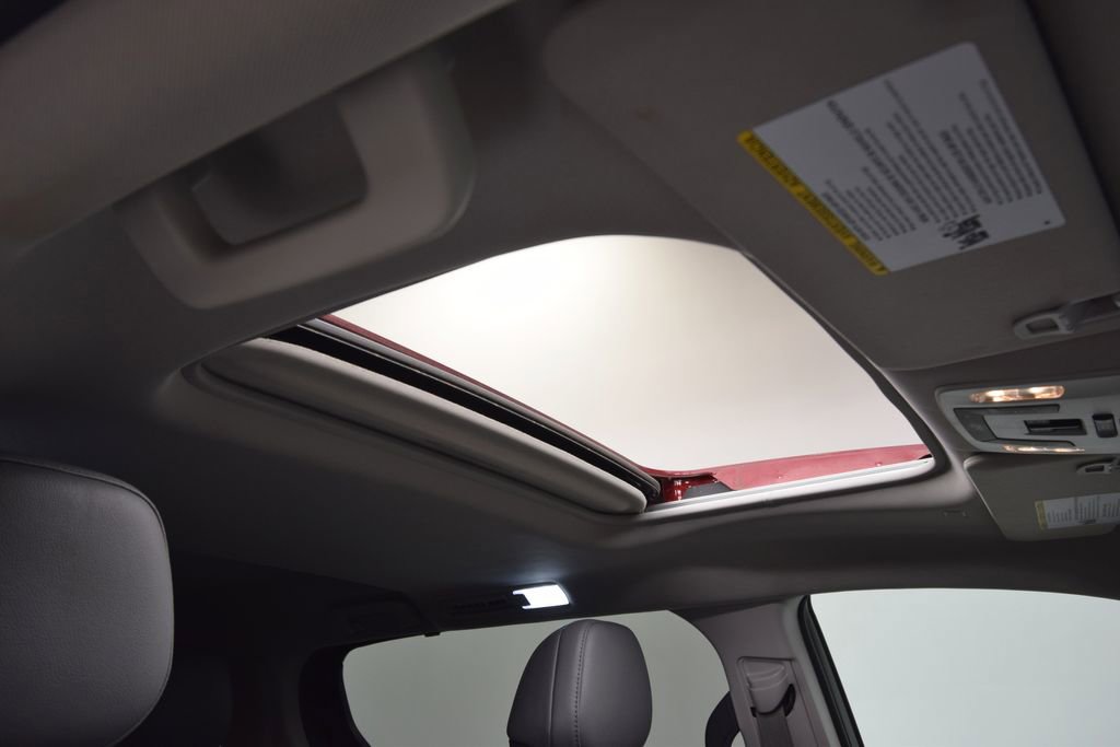 Used 2021 Toyota Sienna XLE image 18