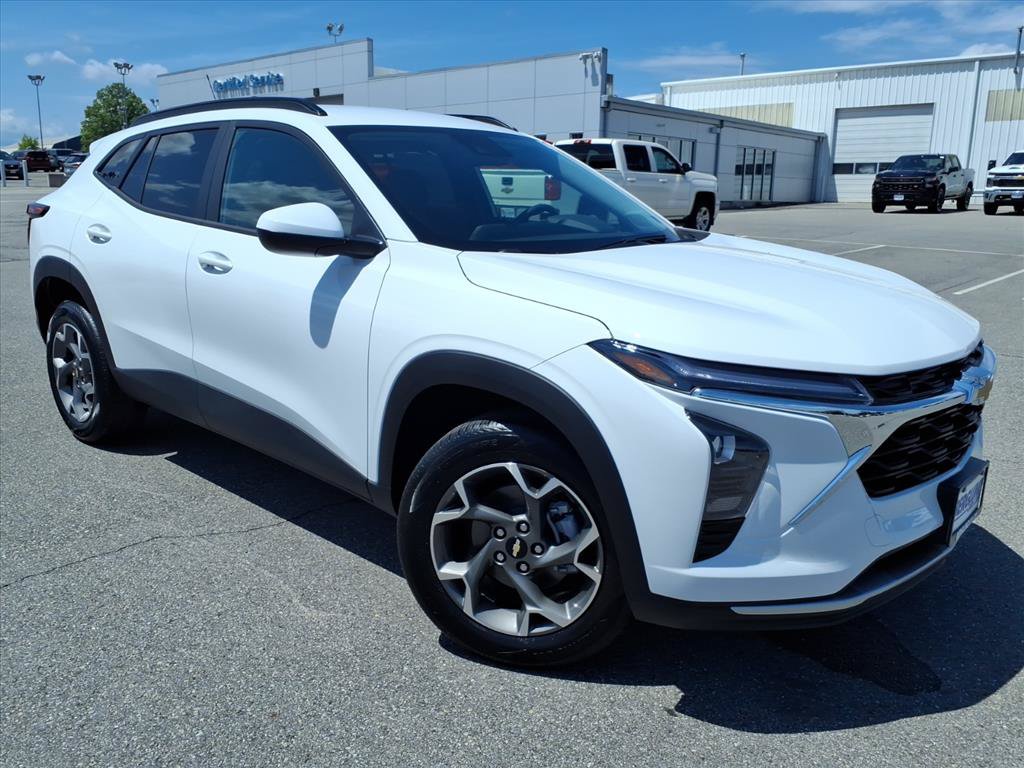 New 2026 Chevrolet Trax LT FWD image 2
