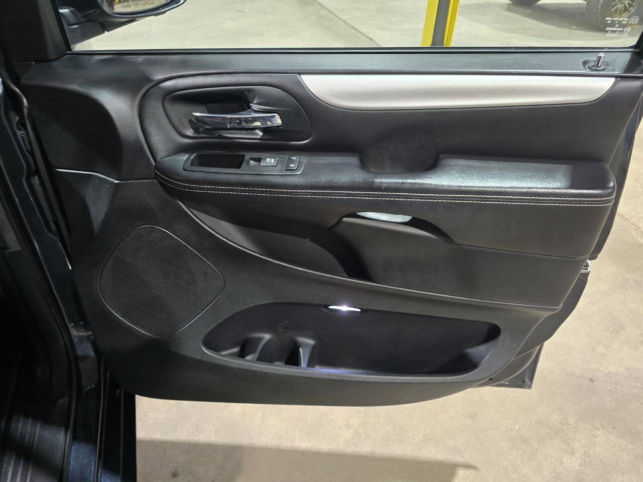 Used 2014 Dodge Grand Caravan SE w/ Quick Order Package 29E SE FWD image 32