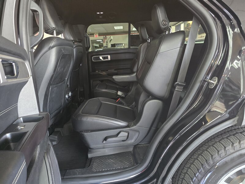 Used 2020 Ford Explorer XLT w/ Equipment Group 202A AWD/4WD image 12