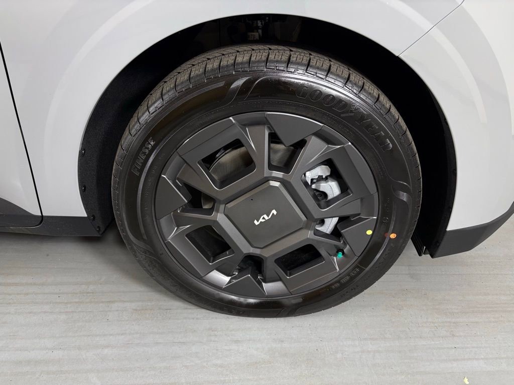 New 2026 Kia Carnival EX FWD image 10