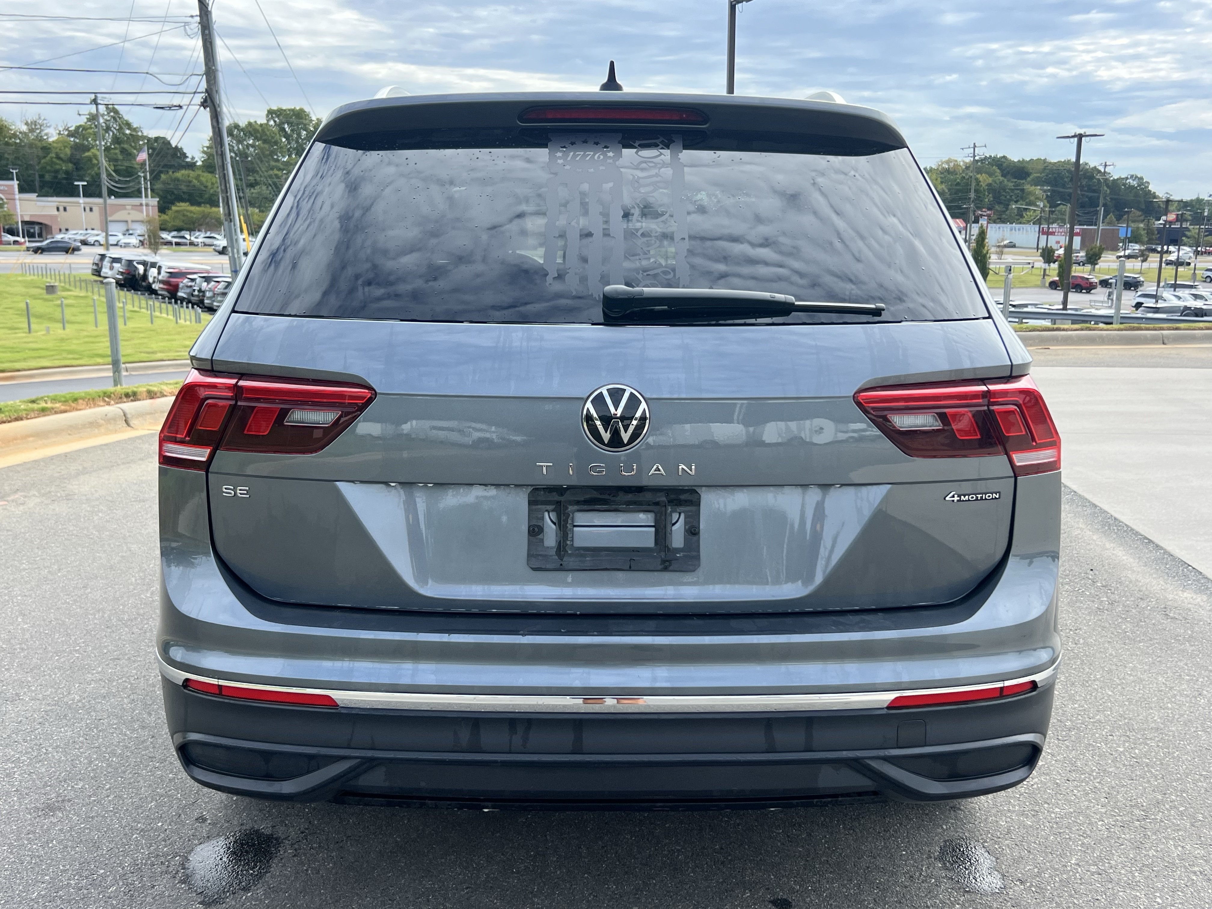 Used 2024 Volkswagen Tiguan SE AWD/4WD image 11