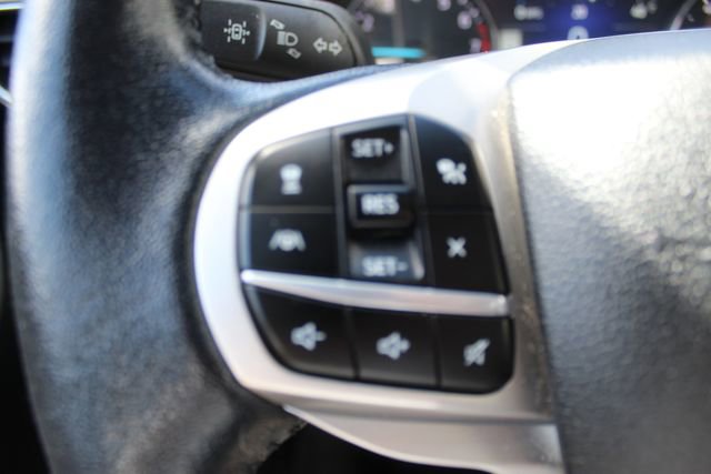 Used 2021 Ford Explorer XLT w/ Equipment Group 202A image 11