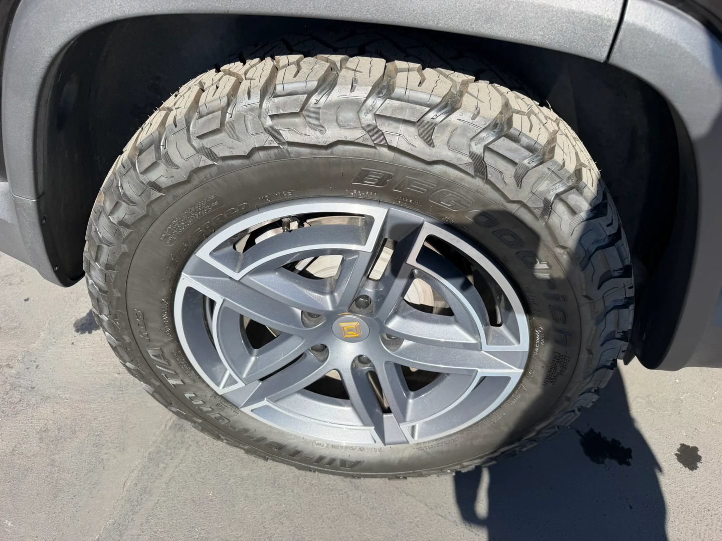 Used 2025 Rivian R1S Adventure Dual AWD/4WD image 54