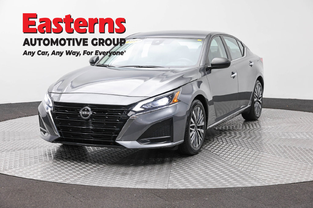 Used 2024 Nissan Altima 2.5 SV FWD image 1