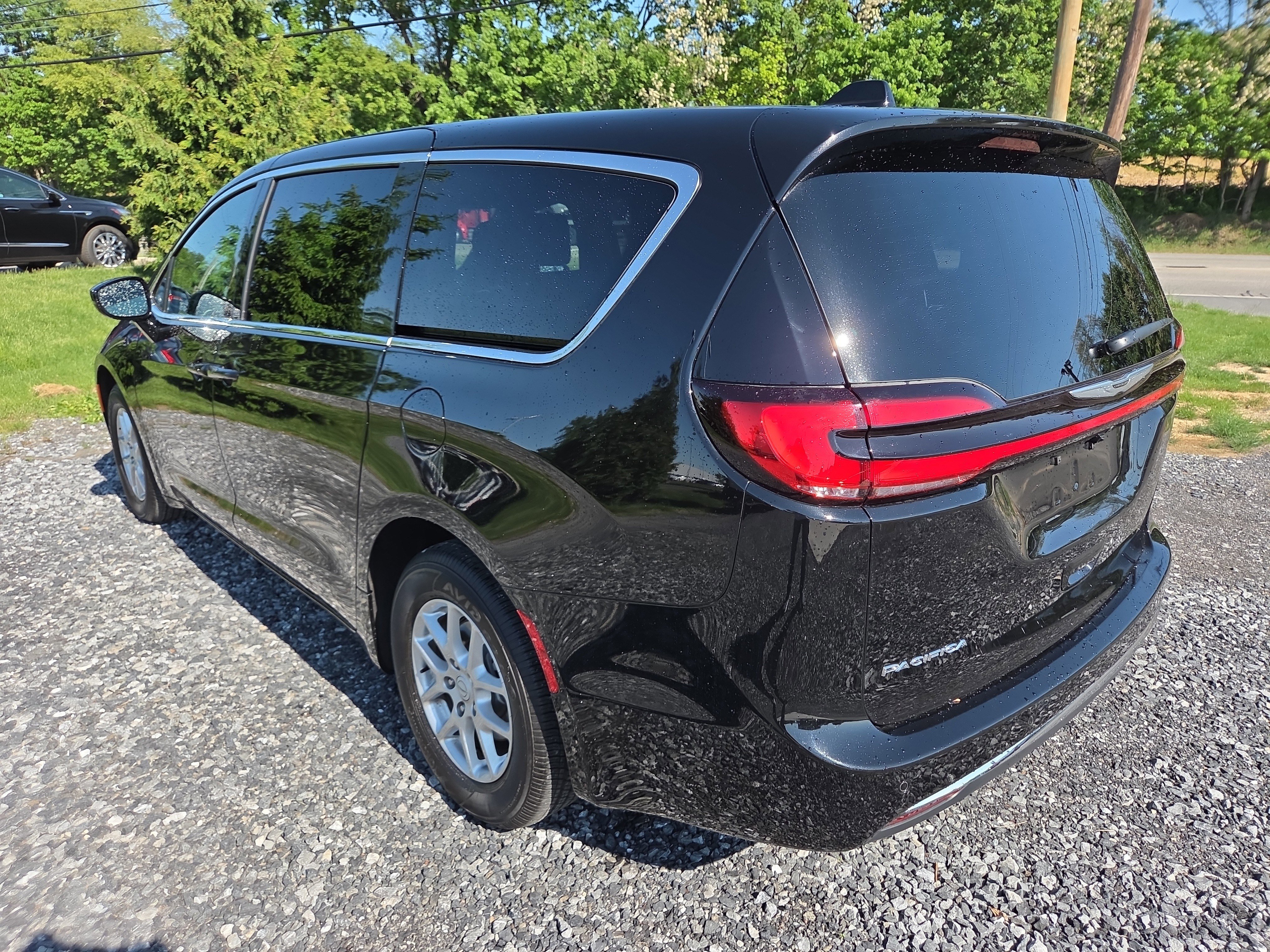Certified 2026 Chrysler Pacifica Select FWD image 13