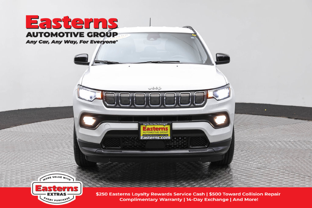 Used 2022 Jeep Compass Latitude w/ Convenience Group AWD/4WD image 3