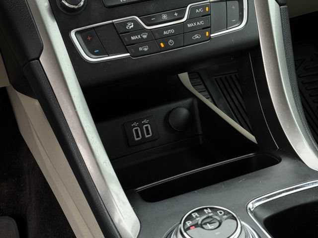 Used 2019 Ford Fusion SE FWD image 26