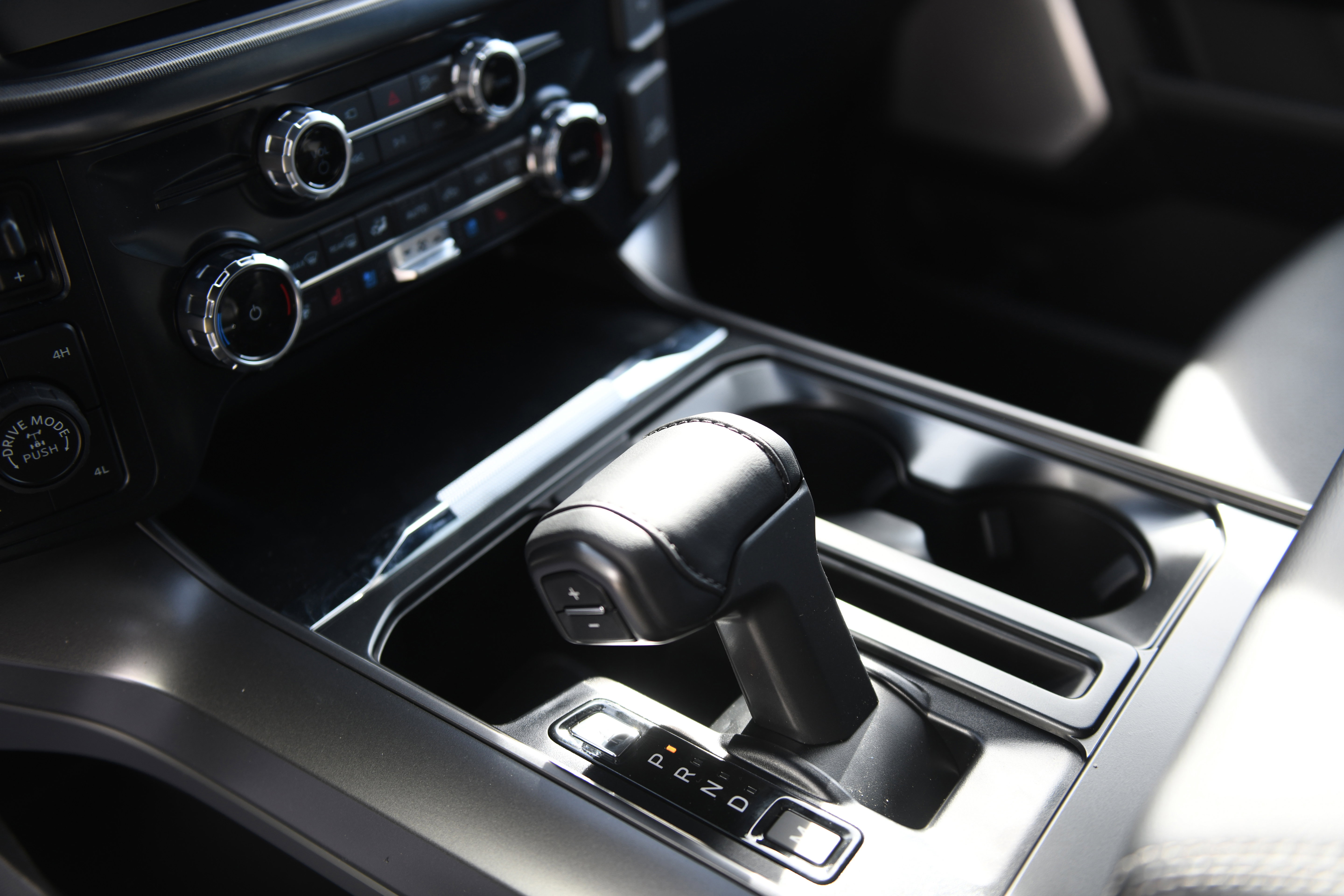 New 2025 Ford F150 Lariat w/ Equipment Group 502A High image 31