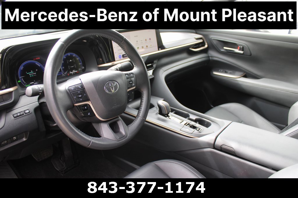 Used 2023 Toyota Crown Limited image 20