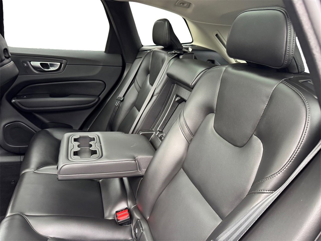 Certified 2025 Volvo XC60 B5 Core image 22