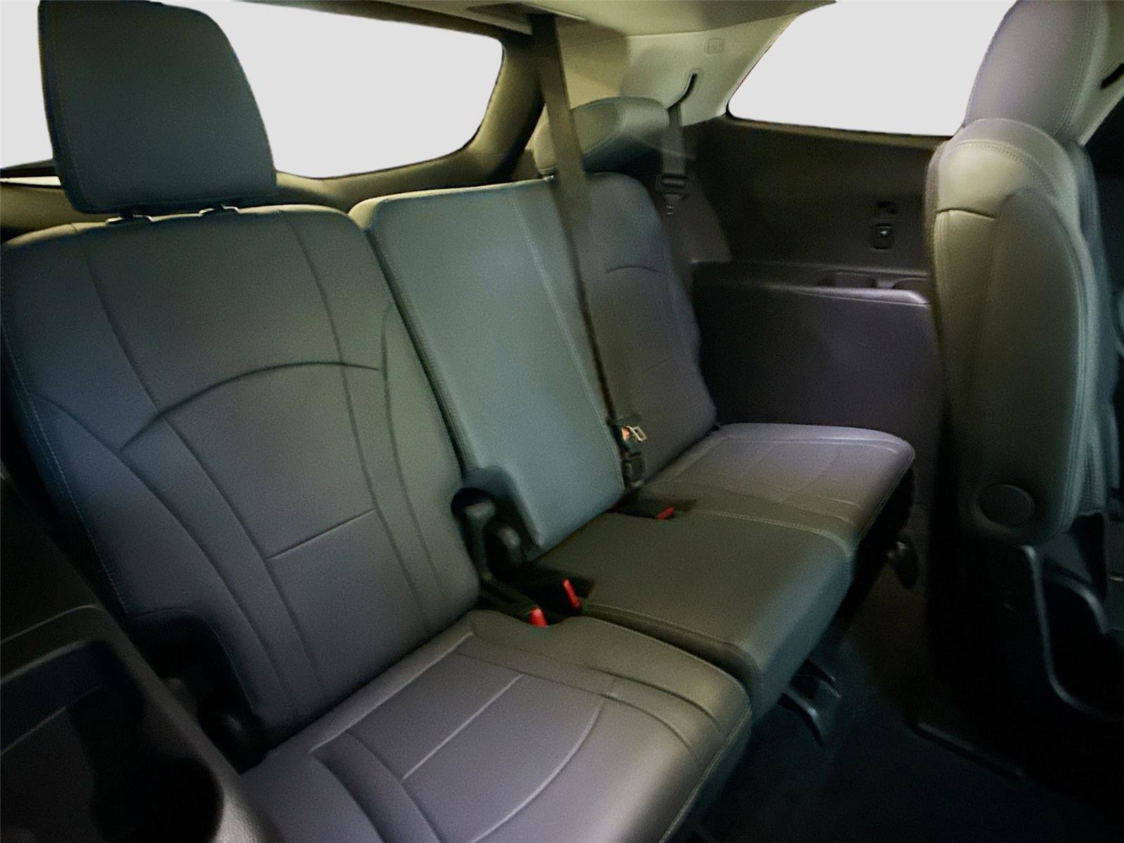 Used 2020 Buick Enclave Essence image 27