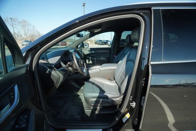 Used 2024 Buick Enclave Premium image 12