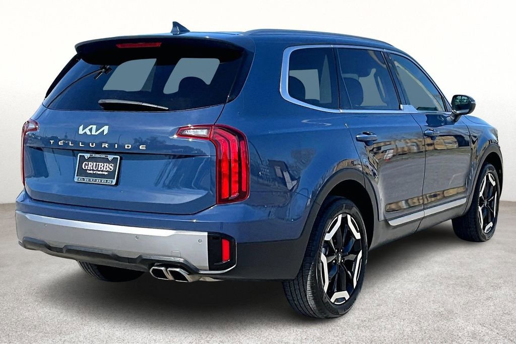 Used 2025 Kia Telluride S FWD image 2