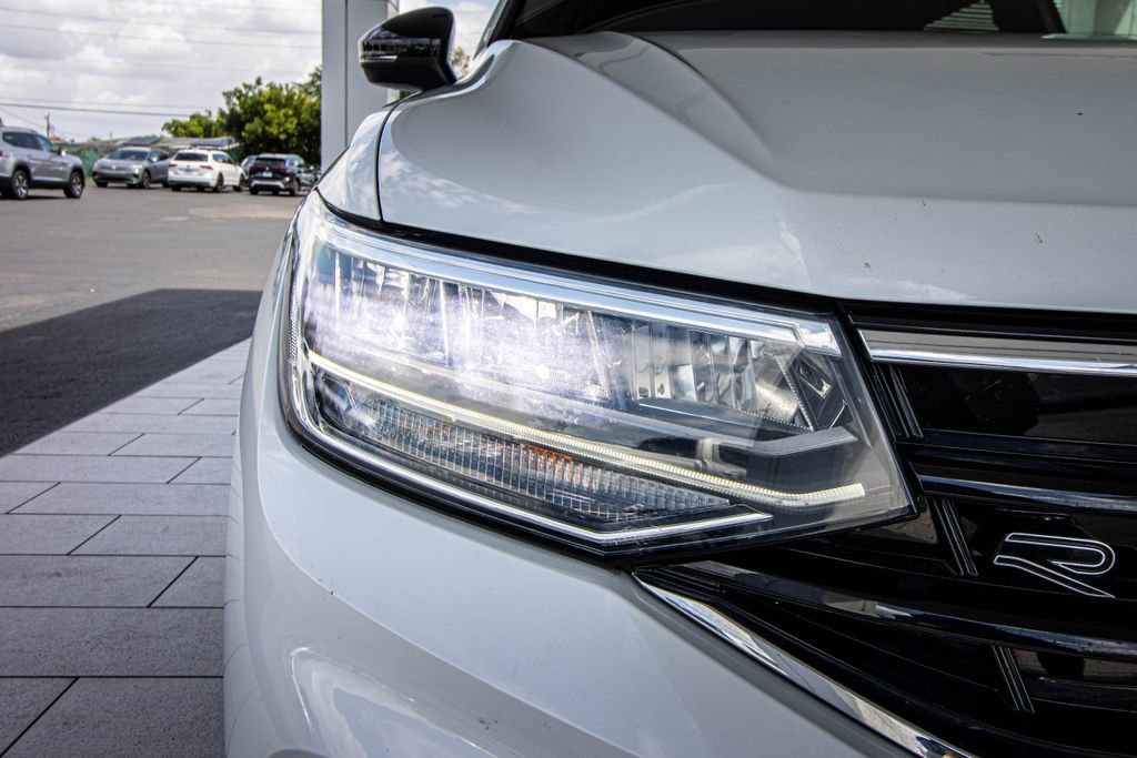 Used 2023 Volkswagen Tiguan SE R-Line image 6