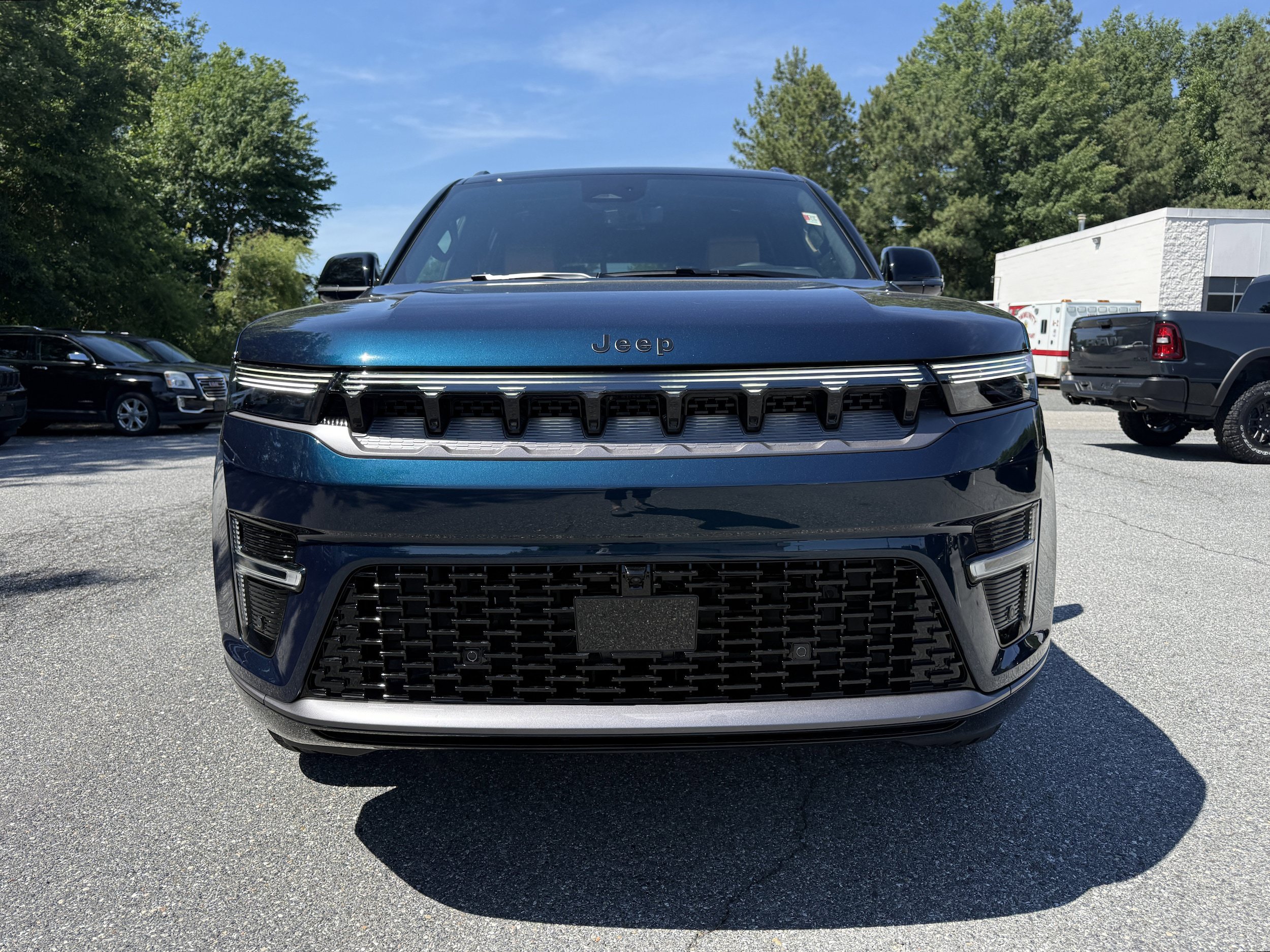 New 2026 Jeep Grand Wagoneer Summit AWD/4WD image 2