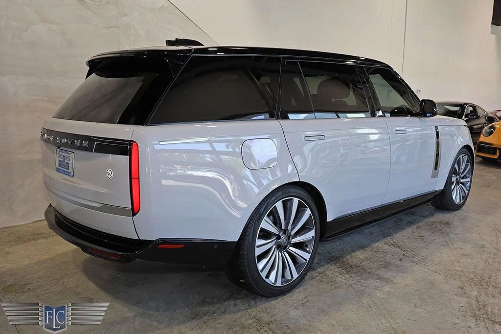Used 2023 Land Rover Range Rover SV image 5
