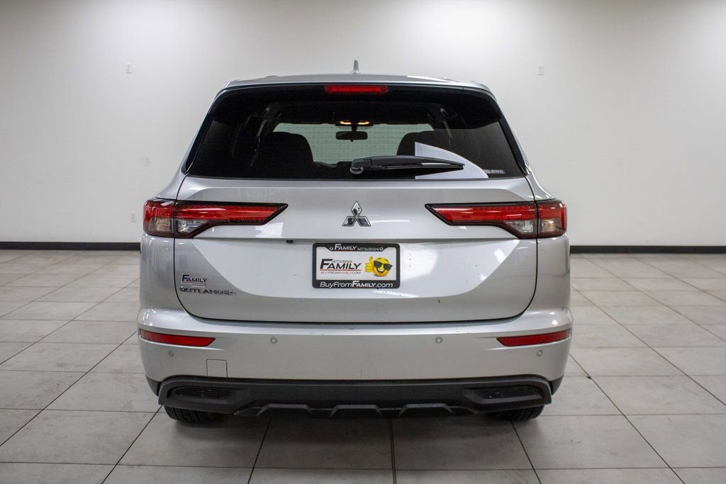 Used 2024 Mitsubishi Outlander ES image 21